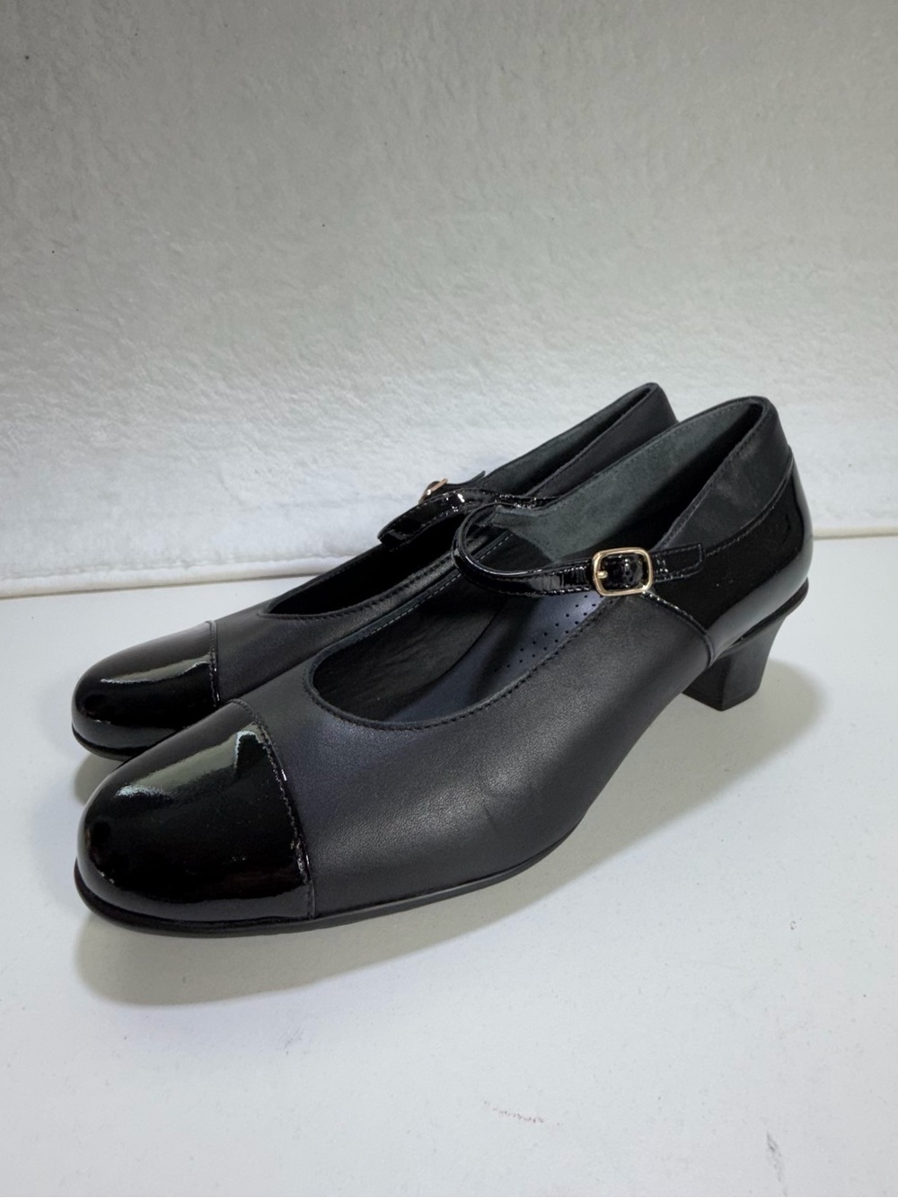 SAS Isabel Mary Jane Leather Patent Cap Toe Heels Black Womens 9 Shoes Black